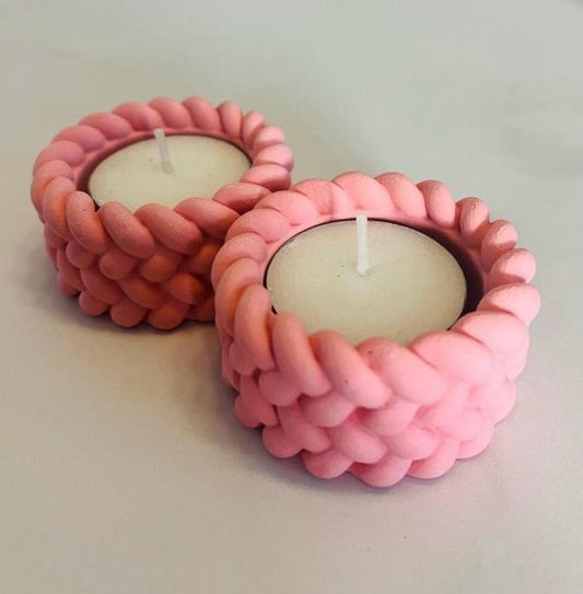 Round knitted pot